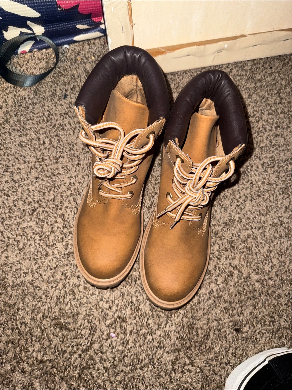 UNIONBAY Women's Wheat Lace-Up Boots with Dark Brown Collar